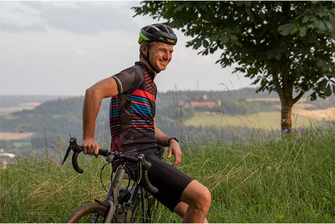 Frank Menikheim auf dem Fahrrad